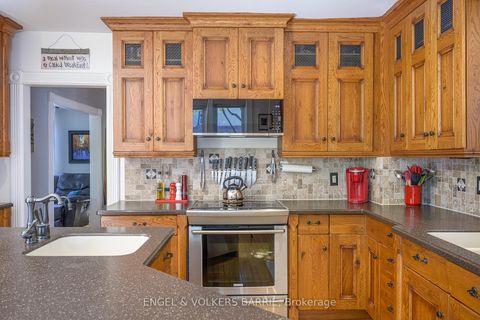 Photo 4 at 17 Frances Street N, Queen's Park, Barrie
