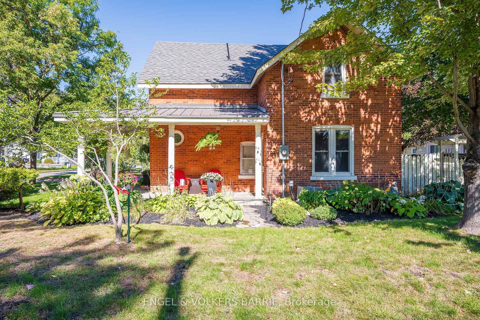 17 Frances Street N, Queen
