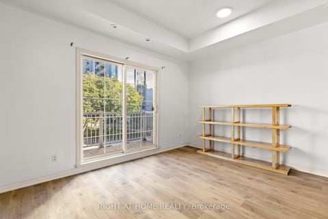 Photo 11 at 205 - 205 Wellesley Street E, South St. James Town, Toronto