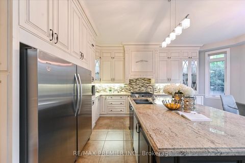 Photo 13 at 64 Heintzman Crescent, Patterson, Vaughan