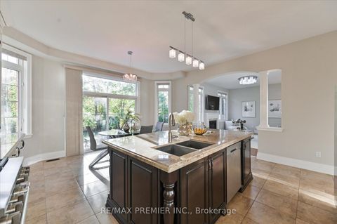 Photo 14 at 64 Heintzman Crescent, Patterson, Vaughan