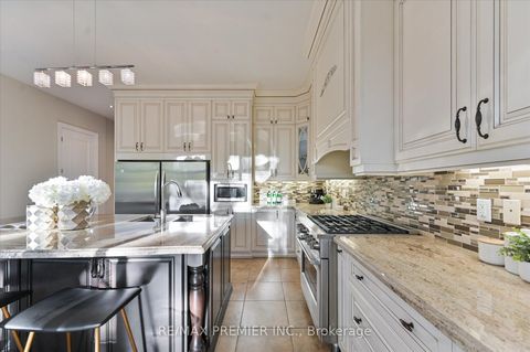 Photo 15 at 64 Heintzman Crescent, Patterson, Vaughan