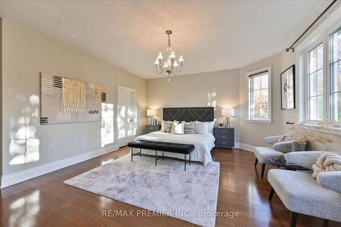 Photo 30 at 64 Heintzman Crescent, Patterson, Vaughan