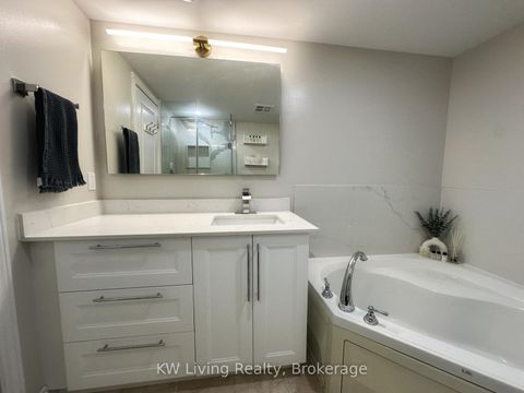 Photo 20 at 15 - 70 Byng Avenue, Willowdale East, Toronto