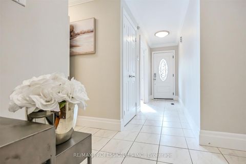 Photo 3 at 81 Millborough Crescent, West Deane, Toronto