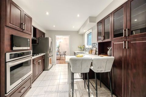 Photo 7 at 81 Millborough Crescent, West Deane, Toronto