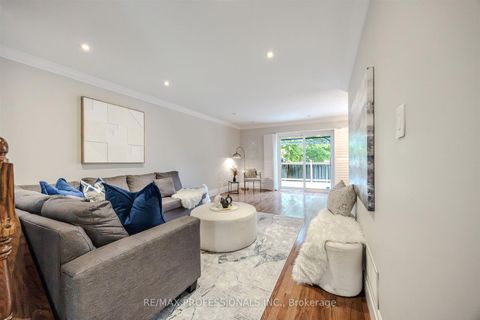 Photo 13 at 81 Millborough Crescent, West Deane, Toronto