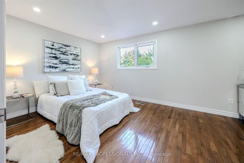 Photo 17 at 81 Millborough Crescent, West Deane, Toronto