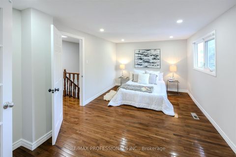 Photo 18 at 81 Millborough Crescent, West Deane, Toronto