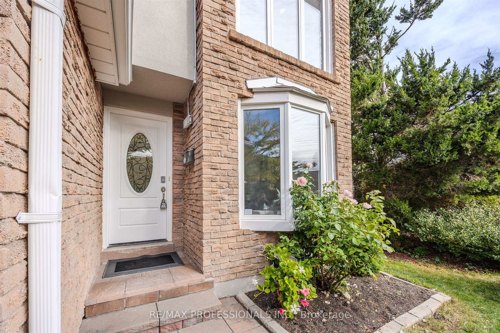 Photo 2 at 81 Millborough Crescent, West Deane, Toronto Photo 2 at 81 Millborough Crescent, West Deane, Toronto