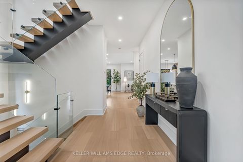 Photo 2 at 144 Mansfield Drive, CP College Park, Oakville