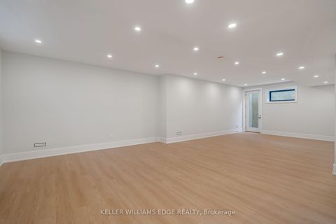 Photo 18 at 144 Mansfield Drive, CP College Park, Oakville