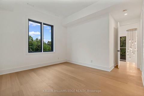 Photo 25 at 144 Mansfield Drive, CP College Park, Oakville