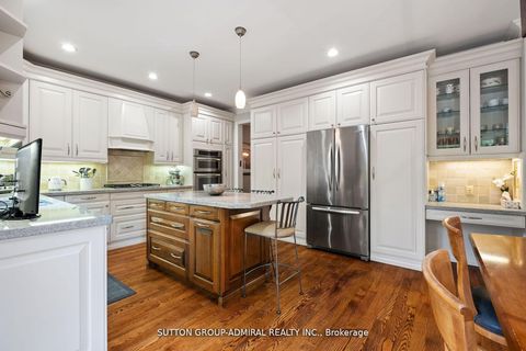 Photo 13 at 19 Langtry Place, Uplands, Vaughan