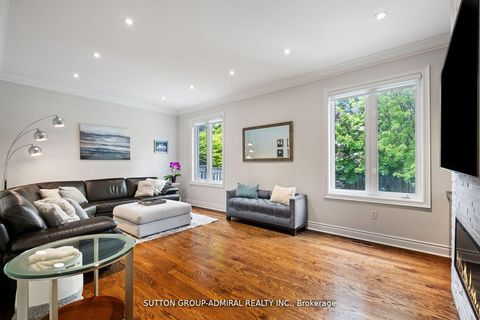 Photo 15 at 19 Langtry Place, Uplands, Vaughan