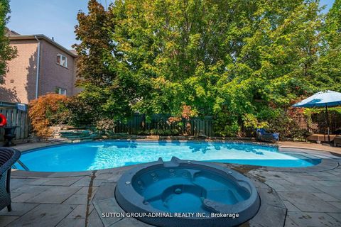 Photo 33 at 19 Langtry Place, Uplands, Vaughan