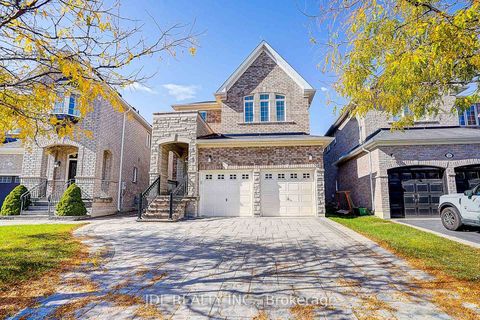 Photo 1 at 26 Santa Amato Crescent, Patterson, Vaughan