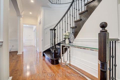 Photo 5 at 26 Santa Amato Crescent, Patterson, Vaughan