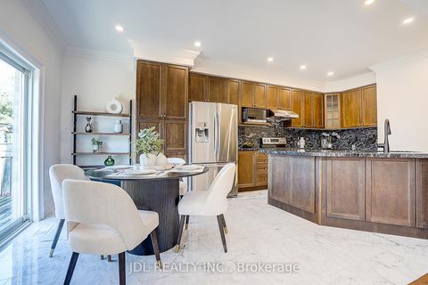 Photo 15 at 26 Santa Amato Crescent, Patterson, Vaughan