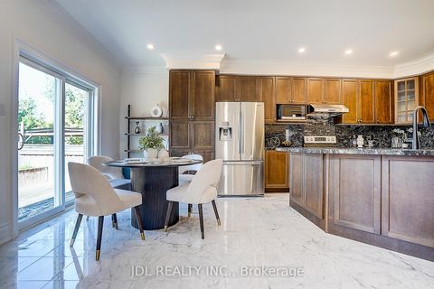 Photo 16 at 26 Santa Amato Crescent, Patterson, Vaughan