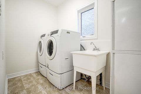 Photo 23 at 26 Santa Amato Crescent, Patterson, Vaughan