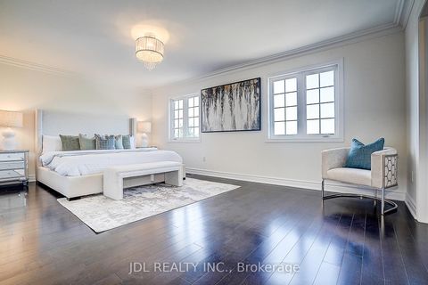 Photo 26 at 26 Santa Amato Crescent, Patterson, Vaughan