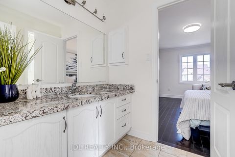 Photo 35 at 26 Santa Amato Crescent, Patterson, Vaughan