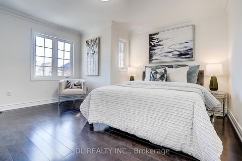 Photo 36 at 26 Santa Amato Crescent, Patterson, Vaughan