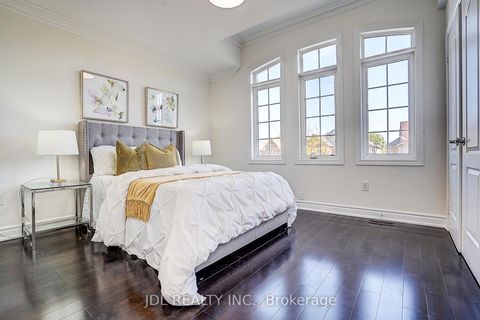 Photo 38 at 26 Santa Amato Crescent, Patterson, Vaughan