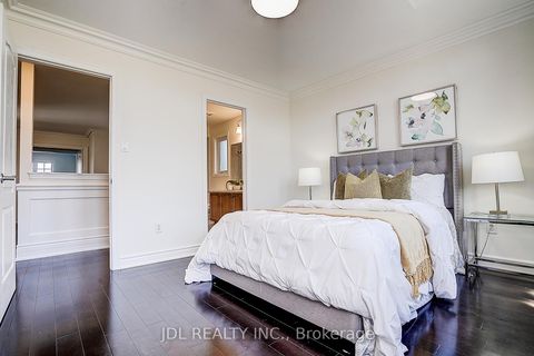 Photo 39 at 26 Santa Amato Crescent, Patterson, Vaughan