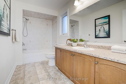 Photo 40 at 26 Santa Amato Crescent, Patterson, Vaughan