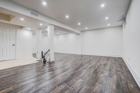 Photo 41 at 26 Santa Amato Crescent, Patterson, Vaughan