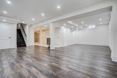 Photo 42 at 26 Santa Amato Crescent, Patterson, Vaughan