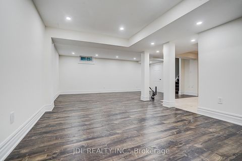 Photo 43 at 26 Santa Amato Crescent, Patterson, Vaughan