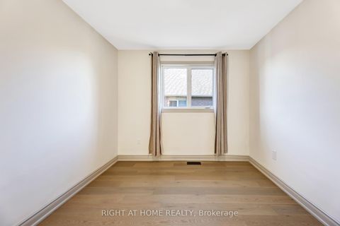 Photo 22 at 57 Calera Crescent, Sonoma Heights, Vaughan