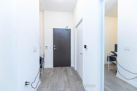 Photo 6 at 212 - 60 Honeycrisp Crescent, Vaughan Corporate Centre, Vaughan
