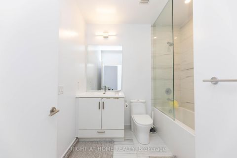 Photo 10 at 212 - 60 Honeycrisp Crescent, Vaughan Corporate Centre, Vaughan