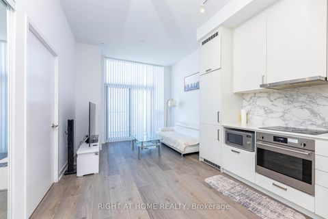 Photo 12 at 212 - 60 Honeycrisp Crescent, Vaughan Corporate Centre, Vaughan