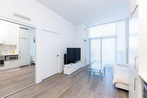 Photo 13 at 212 - 60 Honeycrisp Crescent, Vaughan Corporate Centre, Vaughan