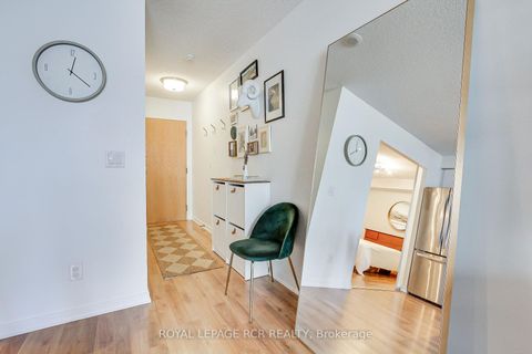 Photo 6 at 623 - 38 Joe Shuster Way, South Parkdale, Toronto