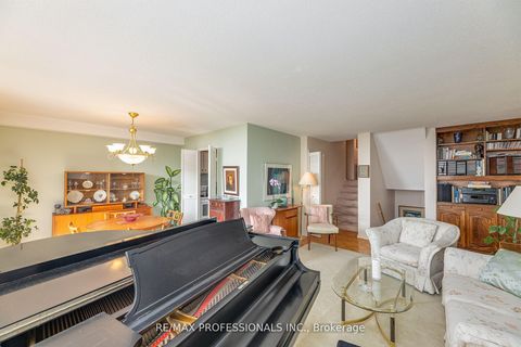 Photo 5 at 907 - 11 Wincott Drive, The Westway, Toronto