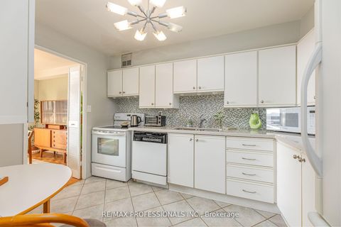 Photo 10 at 907 - 11 Wincott Drive, The Westway, Toronto