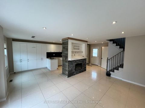 Photo 2 at 27 Delaney Crescent, Northwest, Barrie