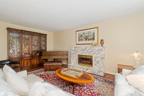 Photo 5 at 178 Millpond Court, Mill Pond, Richmond Hill