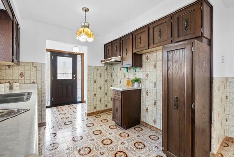 Photo 22 at 16 Mcdonald Avenue, Oakridge, Toronto