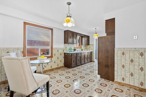 Photo 24 at 16 Mcdonald Avenue, Oakridge, Toronto