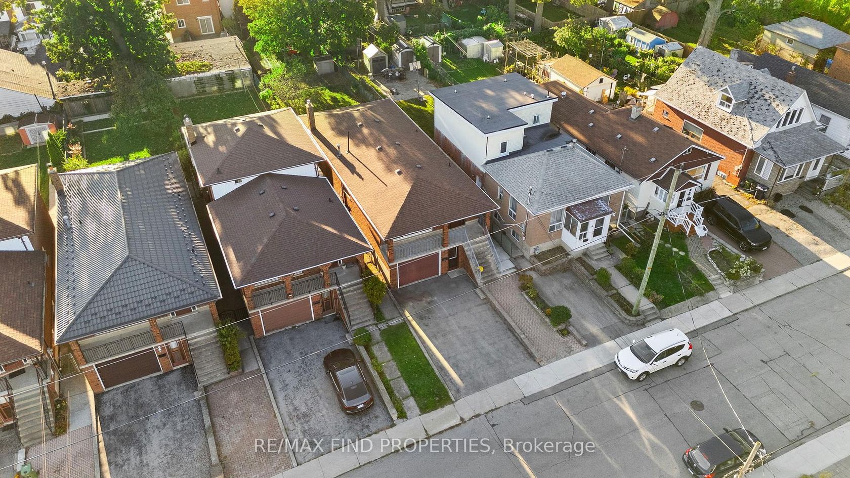16 Mcdonald Avenue, Oakridge, Toronto photo number 2 16 Mcdonald Avenue, Oakridge, Toronto photo number 2