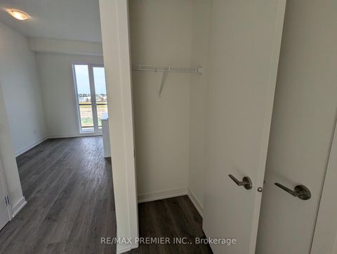 Photo 3 at 502 - 9 Steckley House Lane, Rural Richmond Hill, Richmond Hill