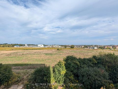 Photo 7 at 502 - 9 Steckley House Lane, Rural Richmond Hill, Richmond Hill