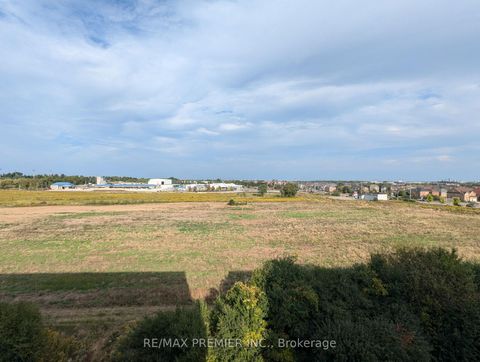 Photo 16 at 502 - 9 Steckley House Lane, Rural Richmond Hill, Richmond Hill